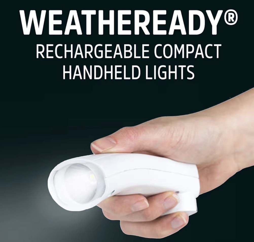 Auto recharge flash light for power outage 
