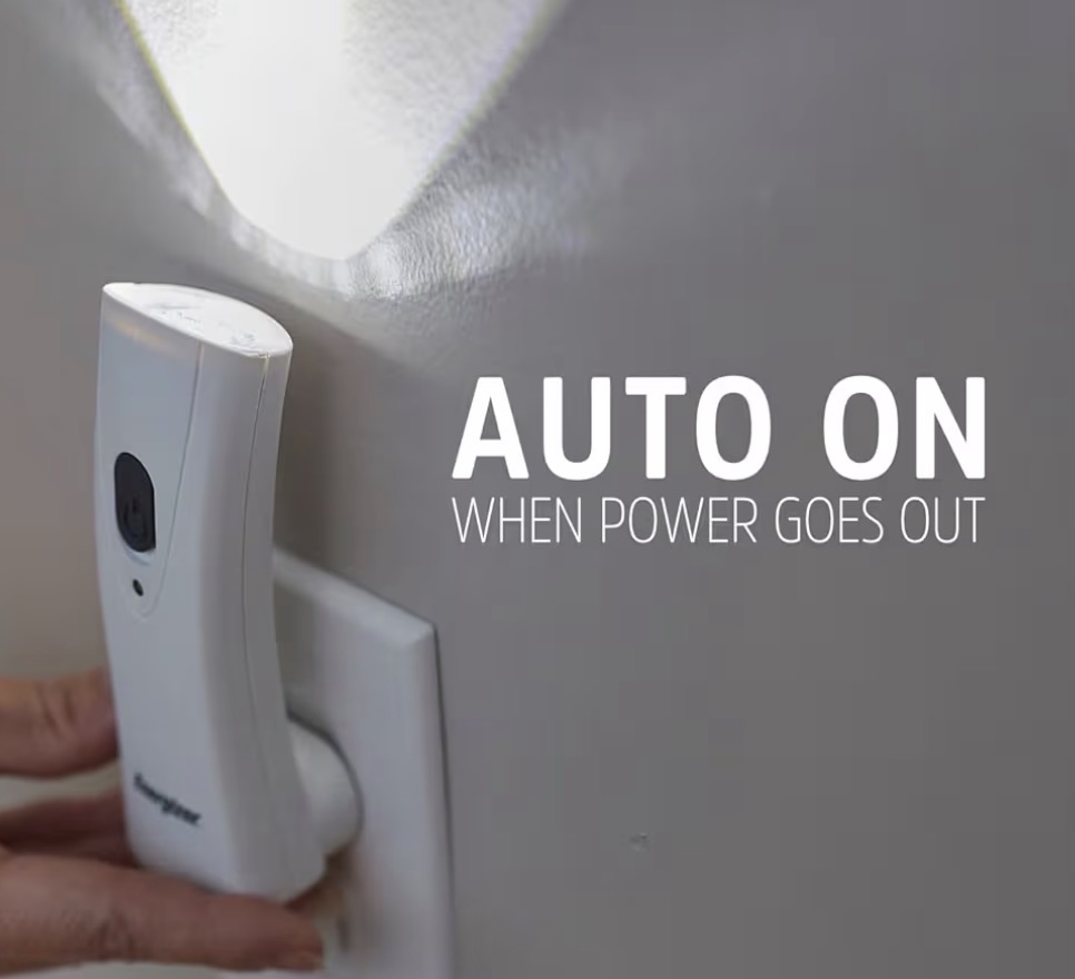 Auto on emergency flashlight 